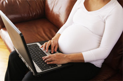 Ein Fernstudium ist eine ideale Möglichkeit, ein Studium während der Schwangerschaft angenehm zu gestalten.